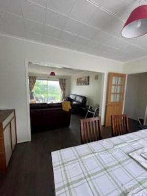 Wardown Place - Spacious 3 Bed House available for short term or long term Rental